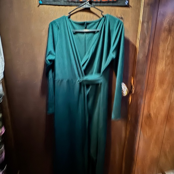 Dresses & Skirts - Elegant Green Long Sleeve Dress